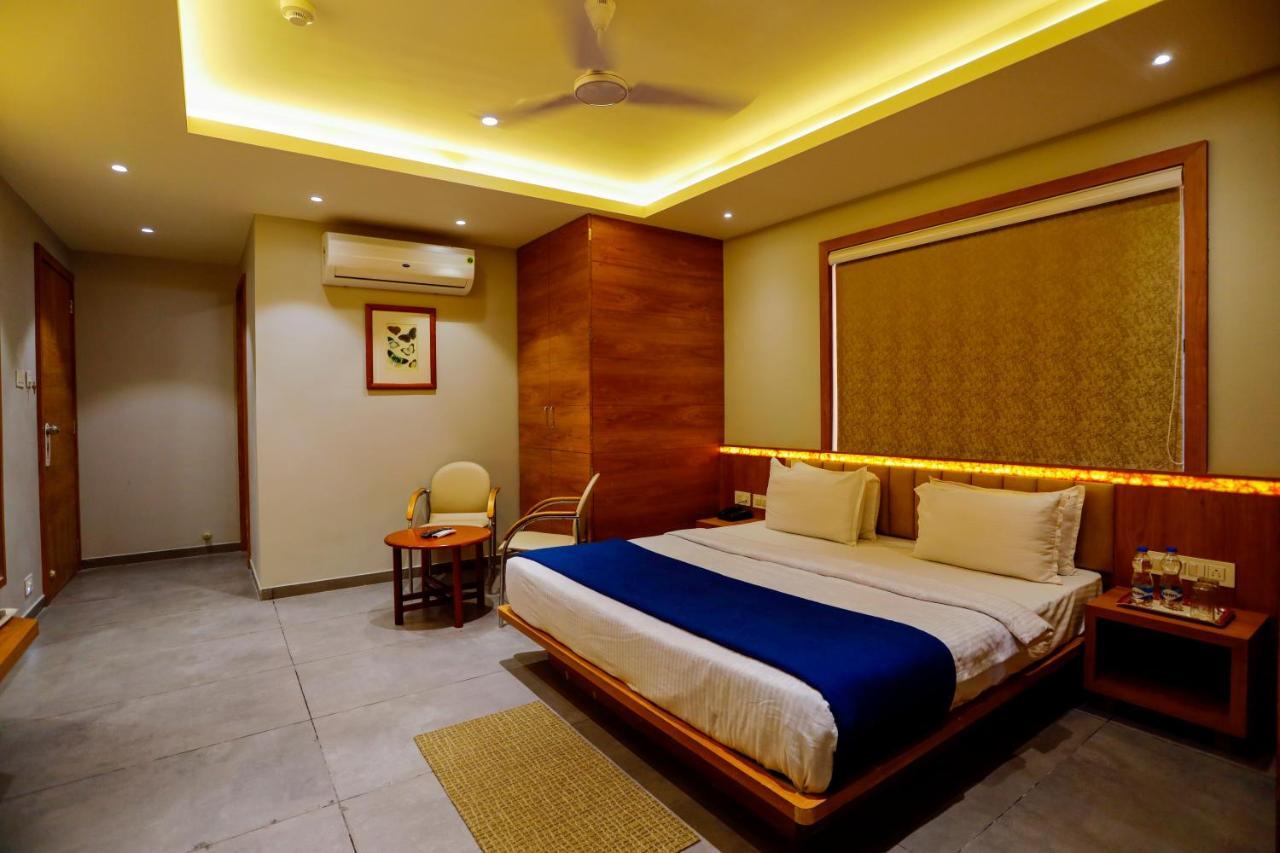 Somnāth Hotel Om מראה חיצוני תמונה
