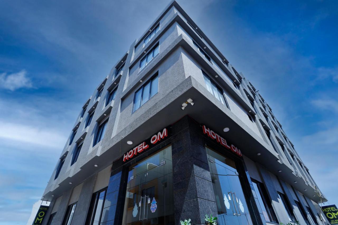 Somnāth Hotel Om מראה חיצוני תמונה