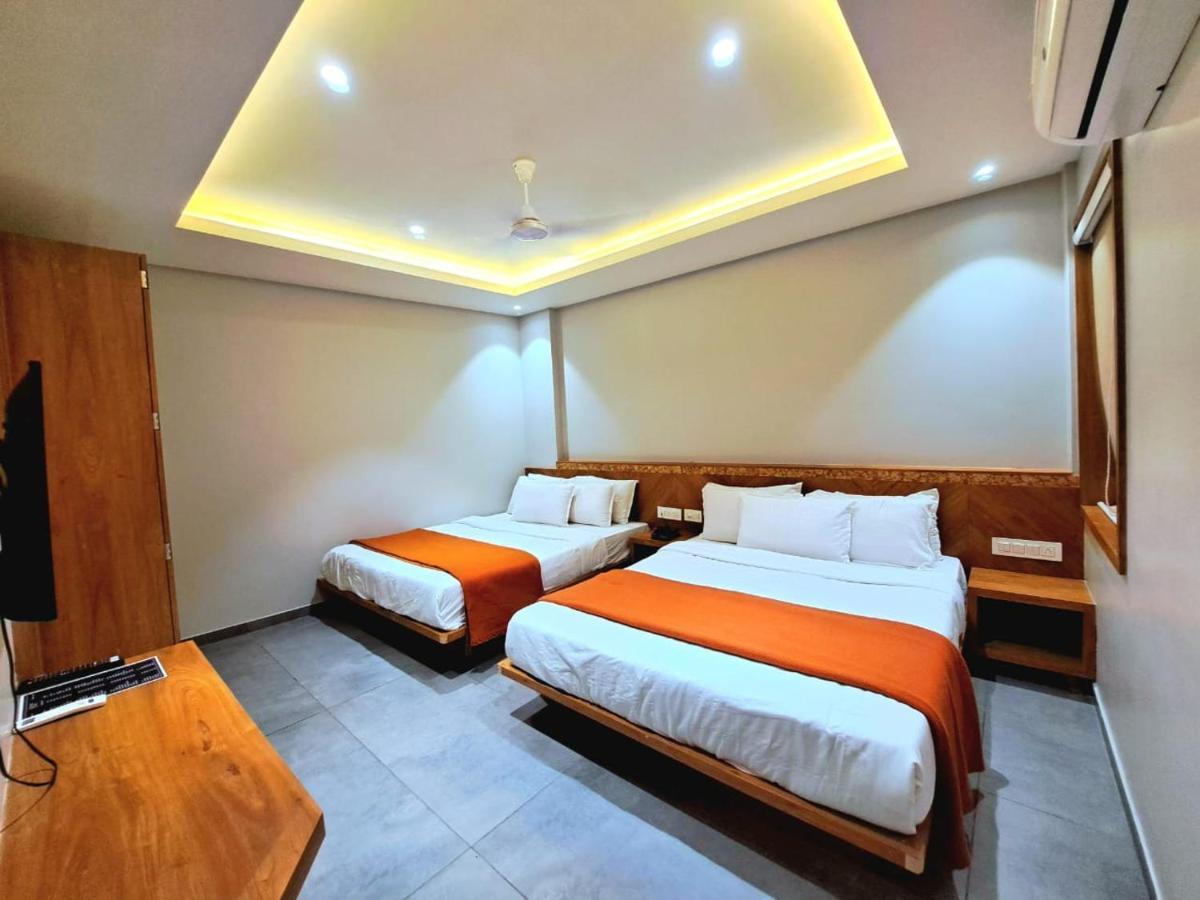 Somnāth Hotel Om מראה חיצוני תמונה
