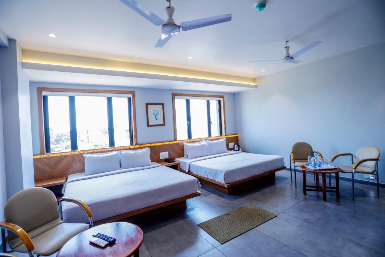 Somnāth Hotel Om מראה חיצוני תמונה