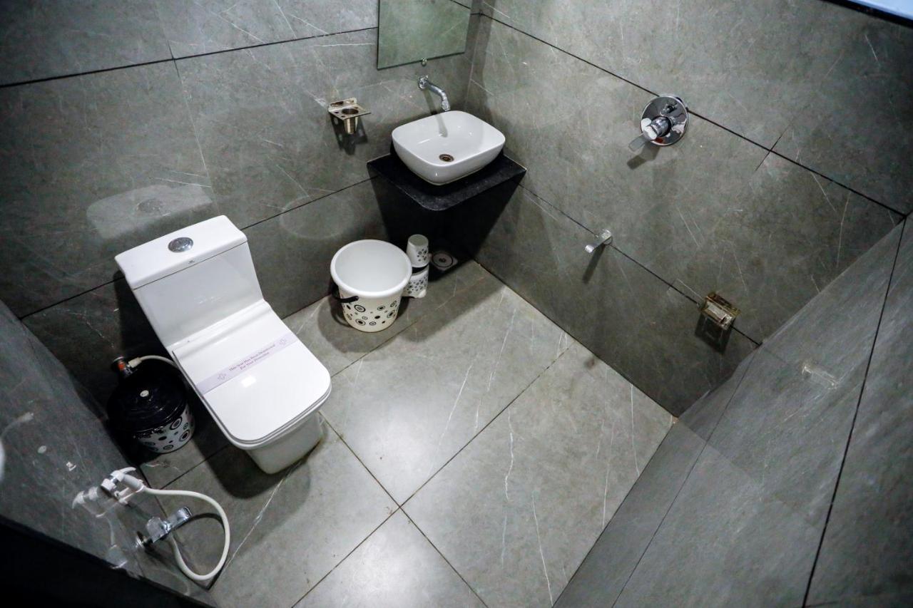 Somnāth Hotel Om מראה חיצוני תמונה