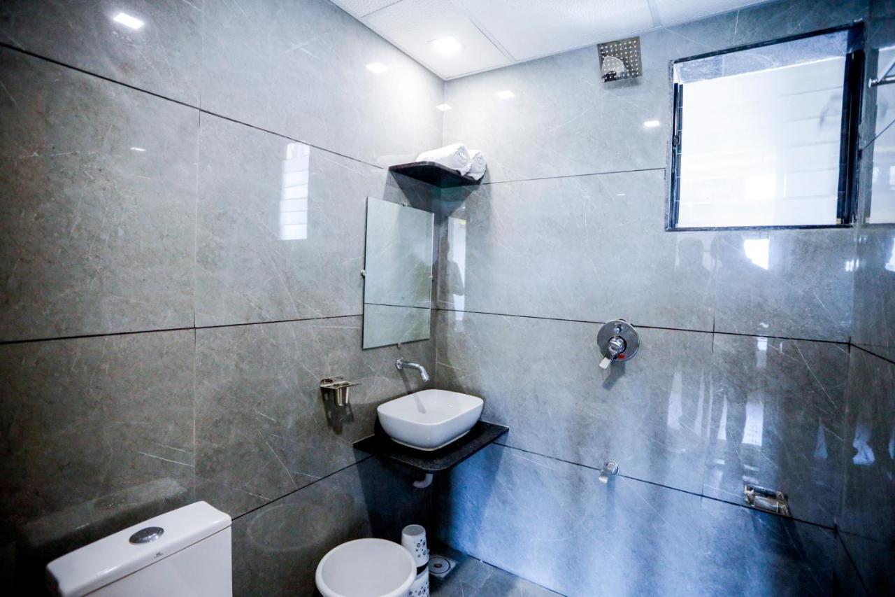 Somnāth Hotel Om מראה חיצוני תמונה