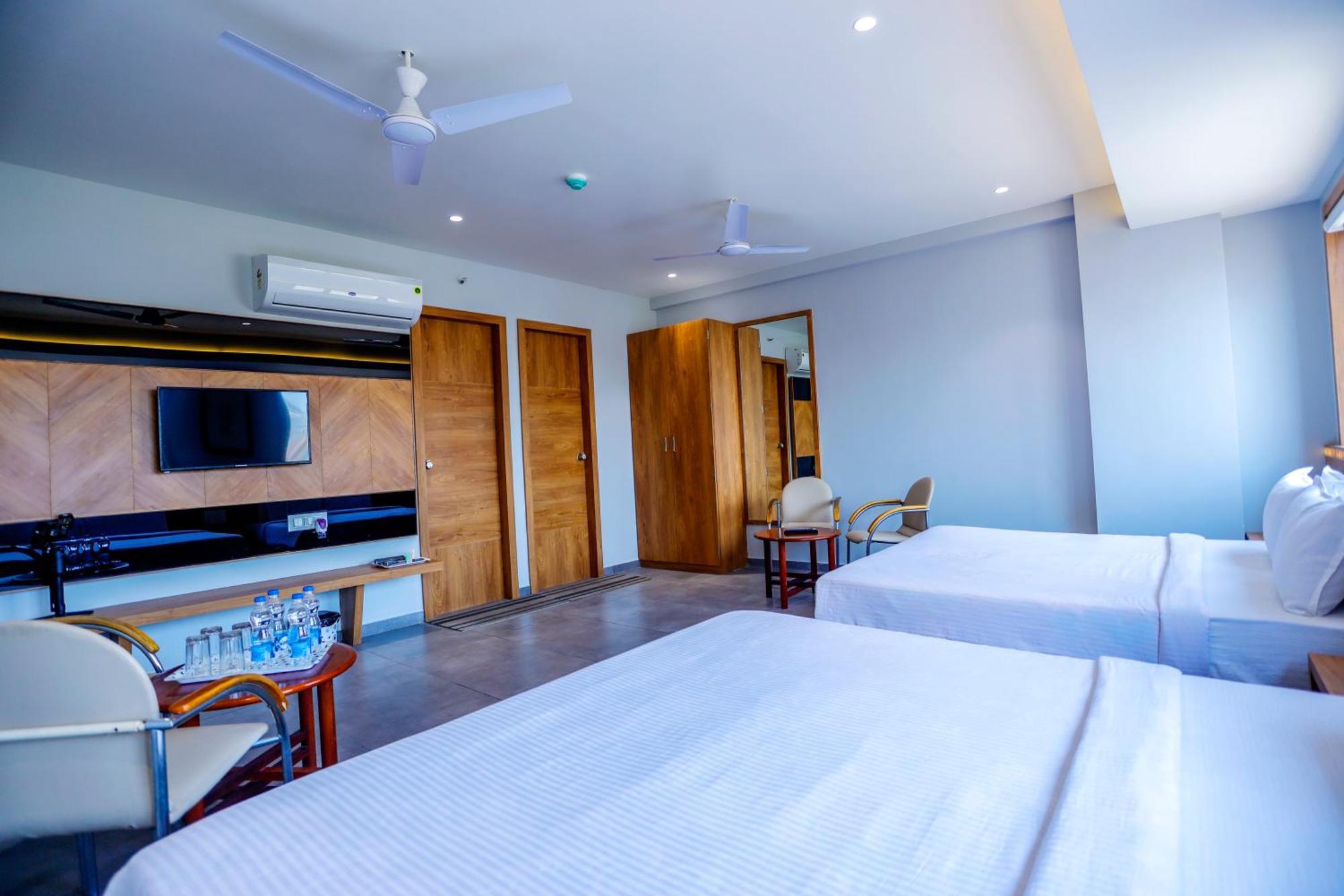 Somnāth Hotel Om מראה חיצוני תמונה