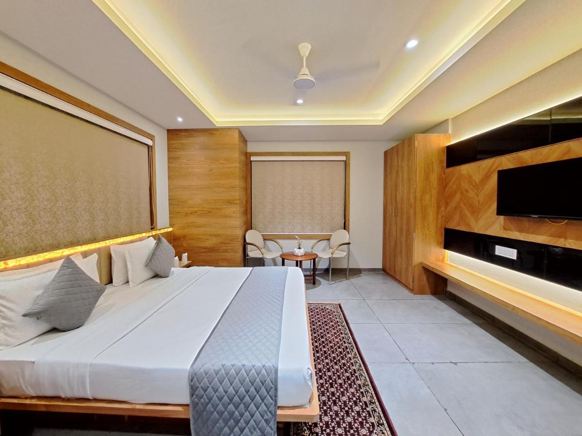 Somnāth Hotel Om מראה חיצוני תמונה