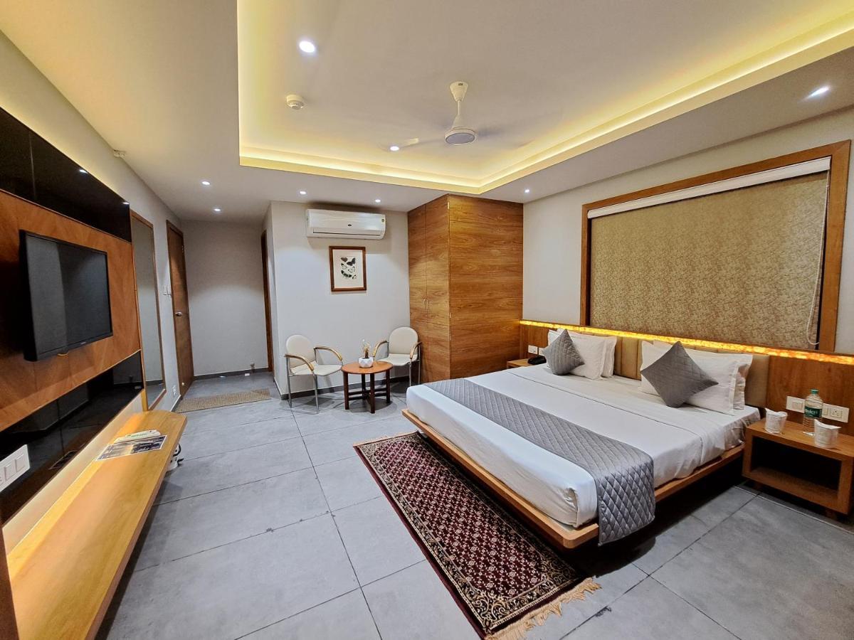 Somnāth Hotel Om מראה חיצוני תמונה