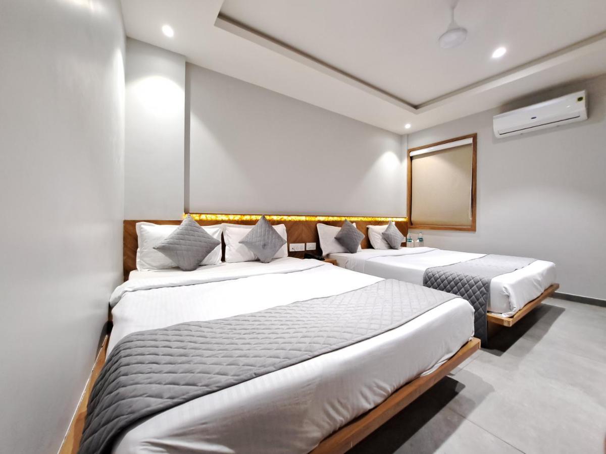 Somnāth Hotel Om מראה חיצוני תמונה