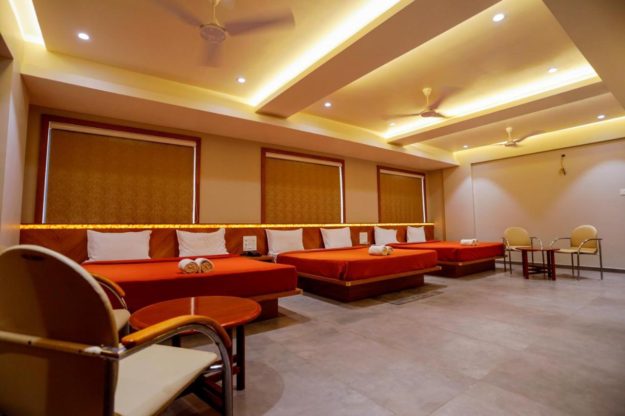 Somnāth Hotel Om מראה חיצוני תמונה