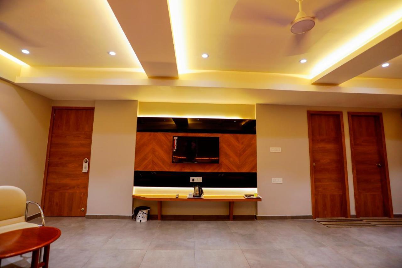 Somnāth Hotel Om מראה חיצוני תמונה