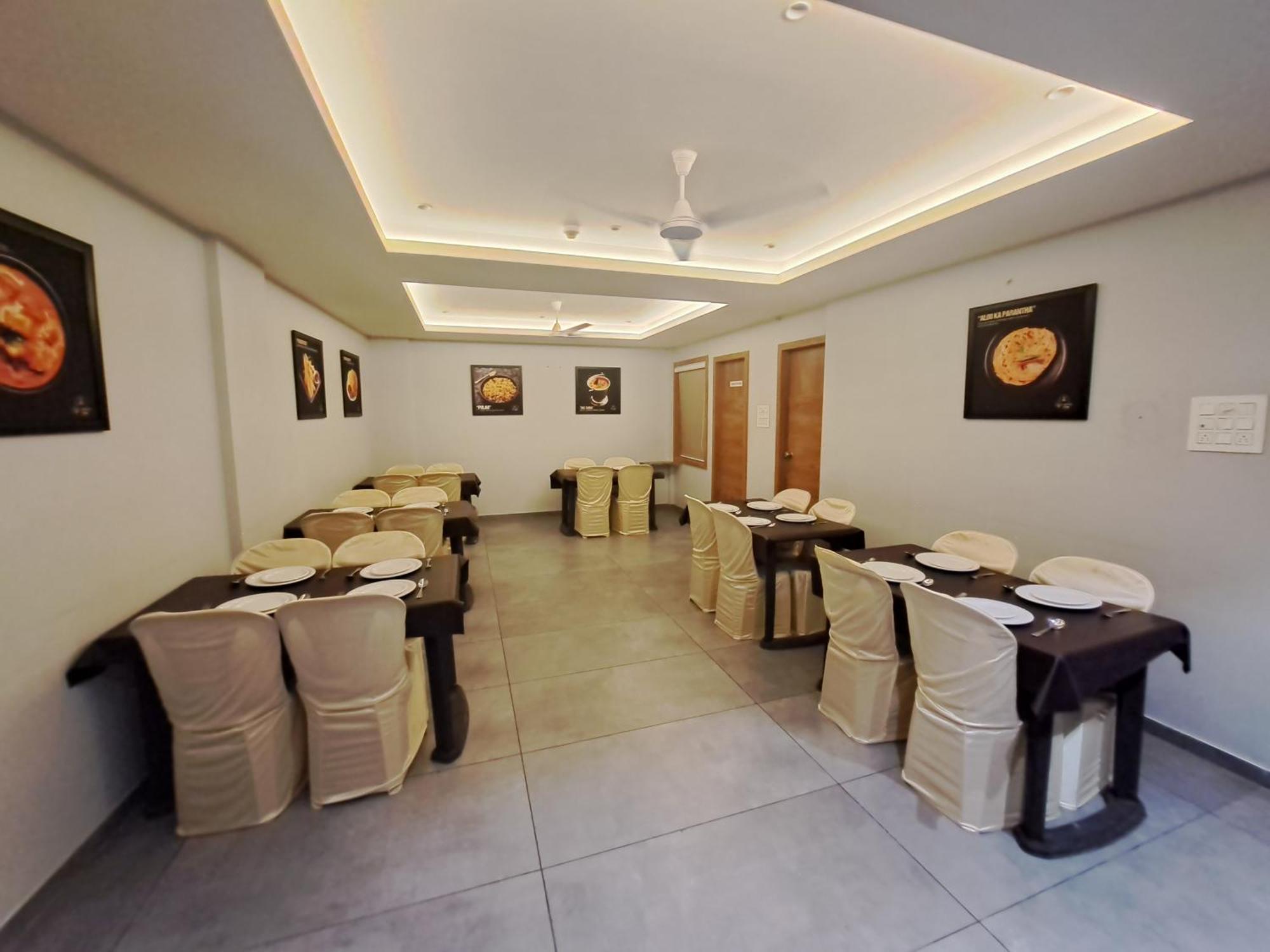 Somnāth Hotel Om מראה חיצוני תמונה