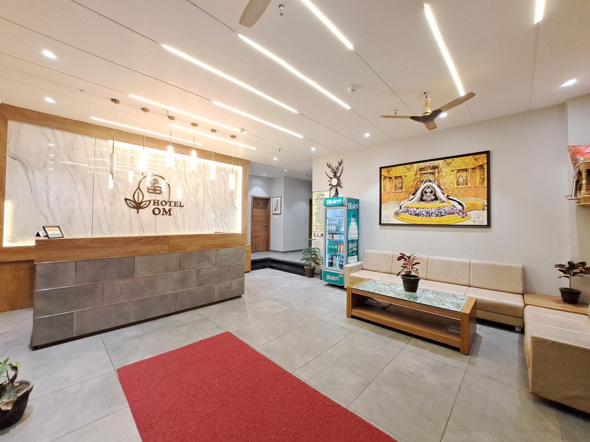Somnāth Hotel Om מראה חיצוני תמונה