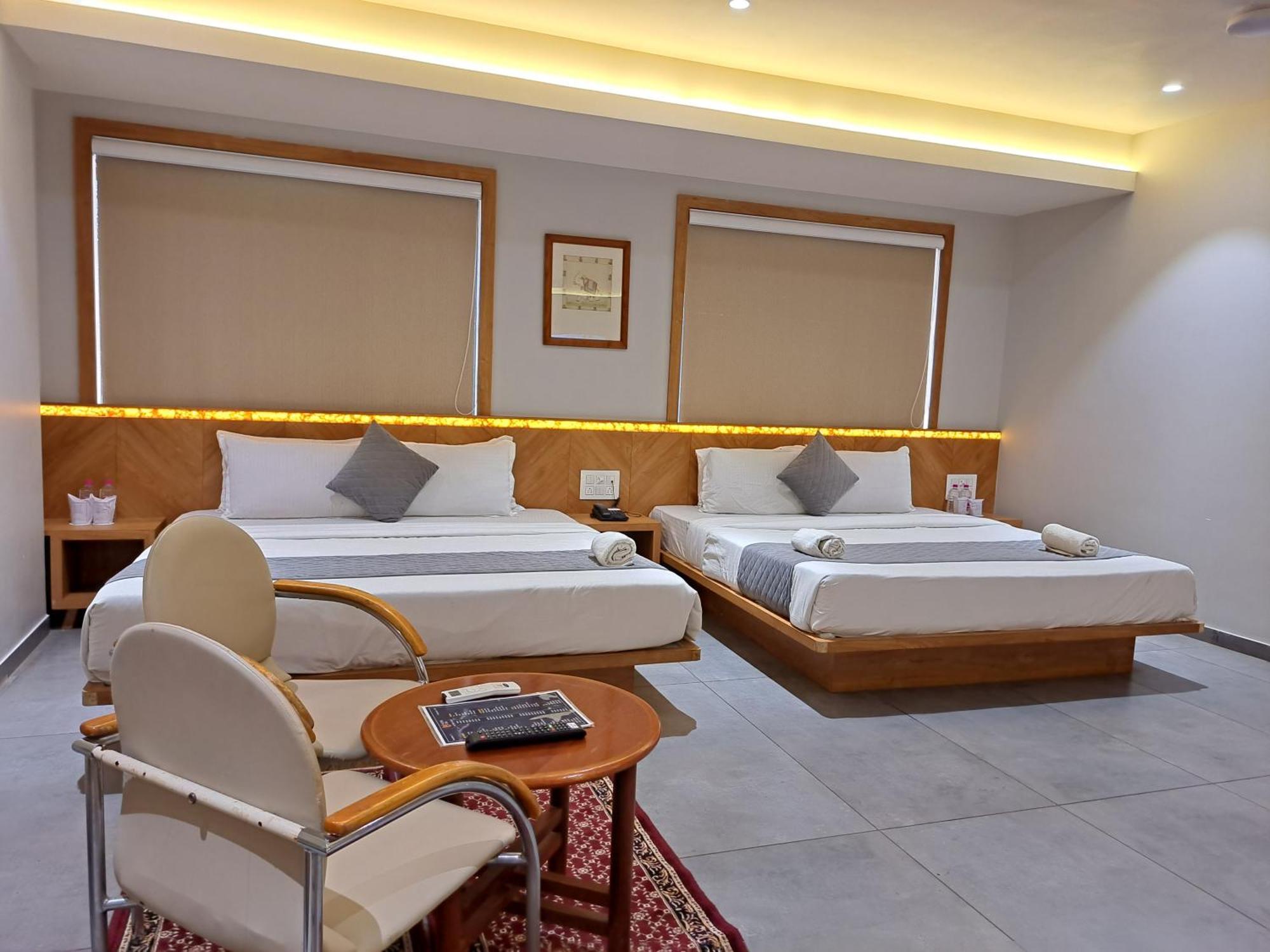 Somnāth Hotel Om חדר תמונה