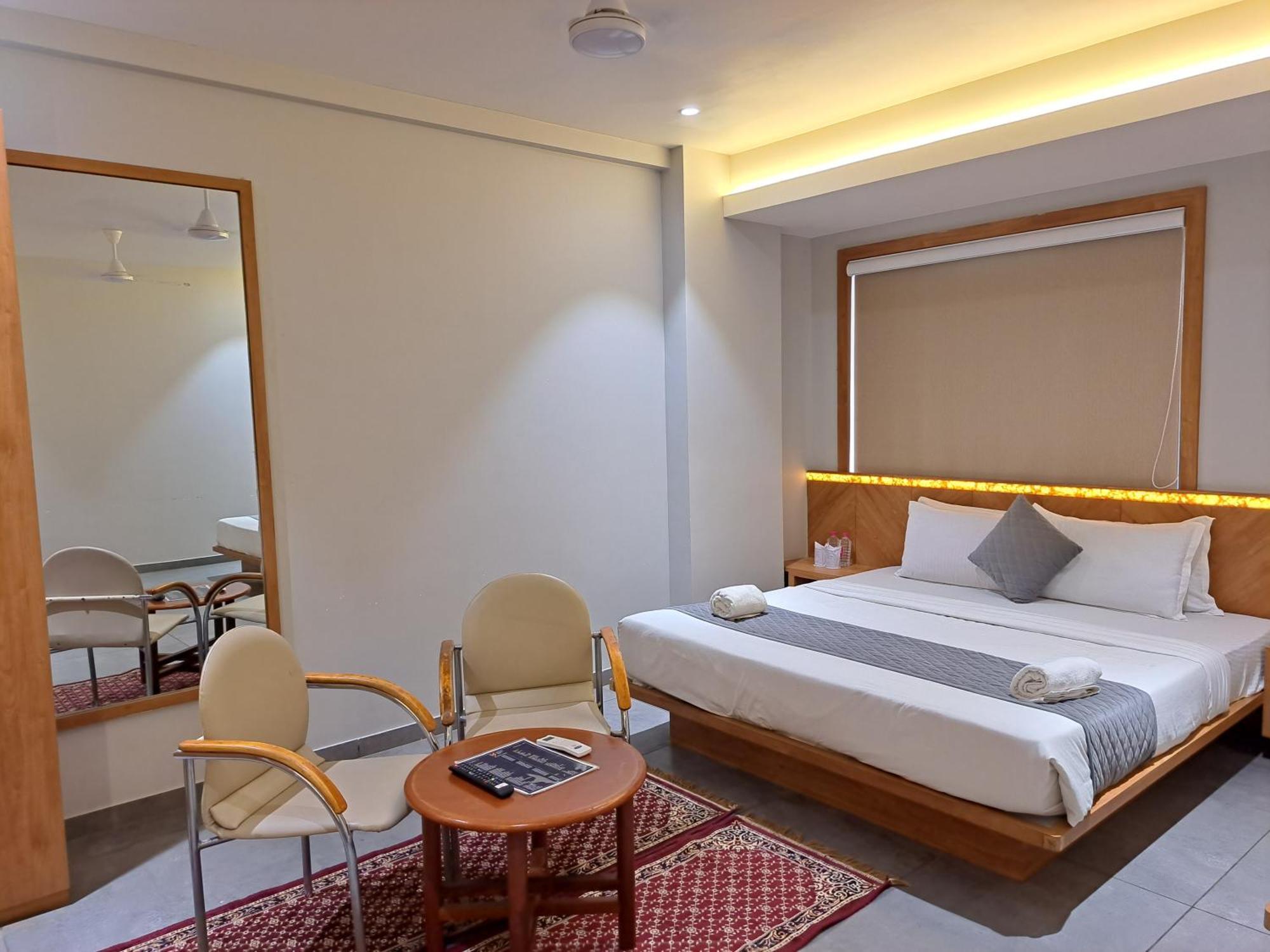 Somnāth Hotel Om חדר תמונה